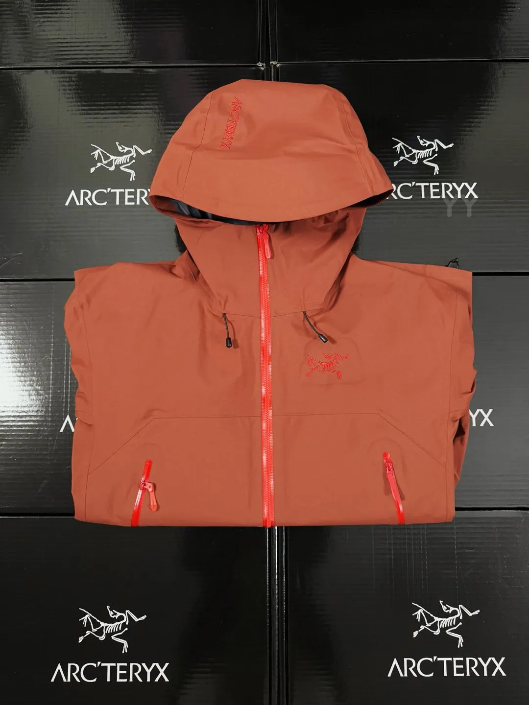 G 02 New Arrival Arcteryx B eta Series SL GORE-TEX Breathable 25SS New Arrival SL Lt ， Lt New Arrival ， ， ， Lt Yb 3D ， Tri-Durance ， Factory 📃 🔍 ， YKK ， ， ， 。 SL ， 。 bluesign@ N 38LGORE-TEX ， Wear-Resistant， 、 Breathable， 。 Storm Hood™ ， Water Tight™ ， ， ， 。 ，VISLON ， Velcro ， Zip-in， ARC TERYX BETA： 。 GORE-TEX： 、 、Breathable 。 ：Black Sizes：S-XXL ：112 116 120 124 128 ： 72 74 76 78 80 ：64.5 66 67.5 69 70.5 ：49.8 51 52.2 53.4 54.6